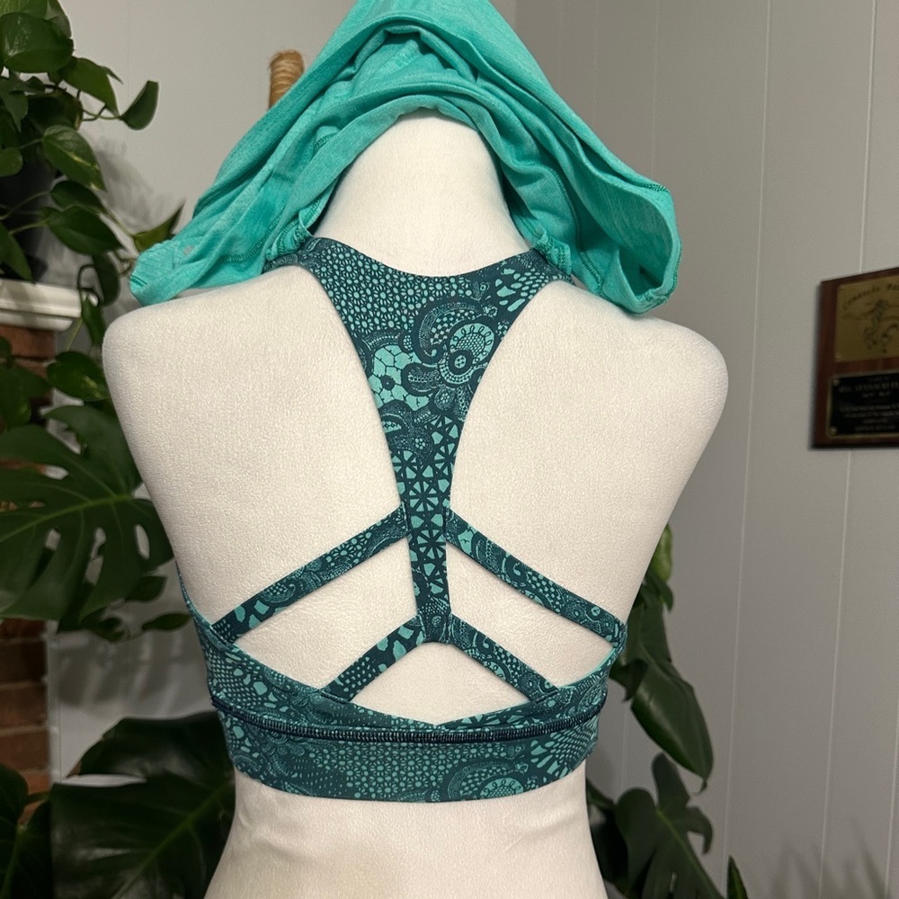(Price firm) Lululemon Twisted back tank top size 4 excellent condition - Picture 6 of 6